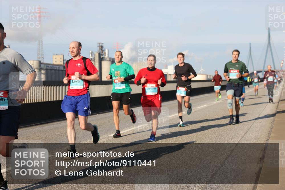 03.10.2025 - Köhlbrandbrückenlauf Lena Gebhardt http://msf.ph/oto/9110441 03.10.2025 09:41:37 Position 2 3491, 3705 meine-sportfotos.de