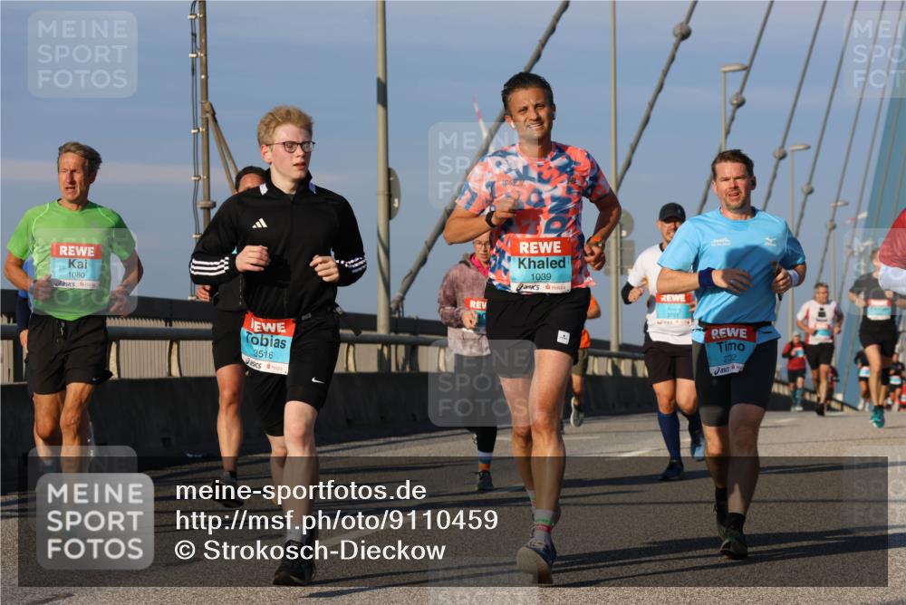 03.10.2025 - Köhlbrandbrückenlauf Strokosch-Dieckow http://msf.ph/oto/9110459 03.10.2025 09:42:18 Position 2 1080, 3516, 1039, 3791, 03, 10, 2015, 2732 meine-sportfotos.de