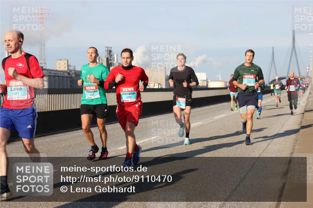 03.10.2025 - Köhlbrandbrückenlauf Lena Gebhardt http://msf.ph/oto/9110470 03.10.2025 09:41:38 Position 2 3491, 3185, 3705, 3763 meine-sportfotos.de