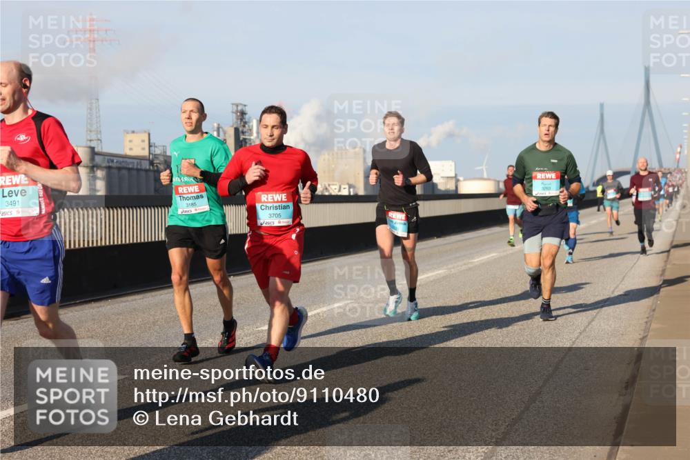 03.10.2025 - Köhlbrandbrückenlauf Lena Gebhardt http://msf.ph/oto/9110480 03.10.2025 09:41:38 Position 2 3491, 3185, 3705, 3763 meine-sportfotos.de