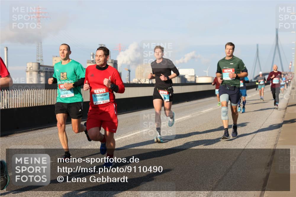 03.10.2025 - Köhlbrandbrückenlauf Lena Gebhardt http://msf.ph/oto/9110490 03.10.2025 09:41:38 Position 2 3185, 3705 meine-sportfotos.de