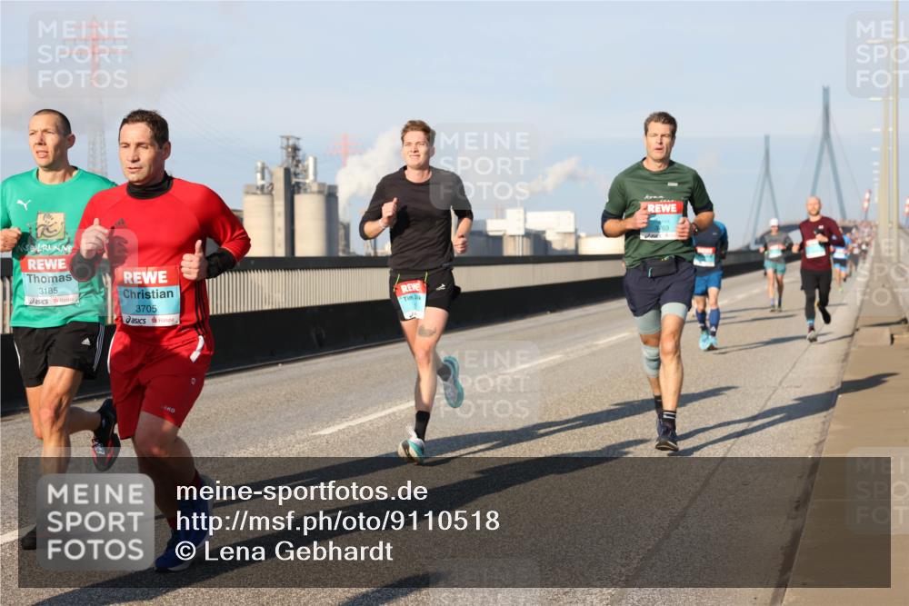 03.10.2025 - Köhlbrandbrückenlauf Lena Gebhardt http://msf.ph/oto/9110518 03.10.2025 09:41:38 Position 2 3185, 3705 meine-sportfotos.de