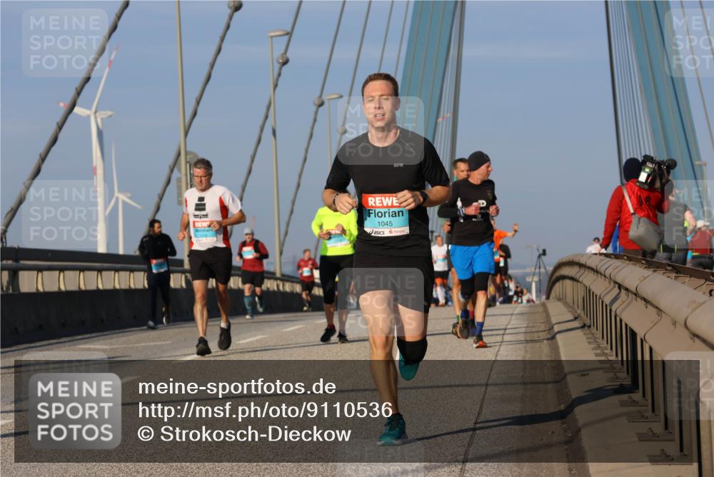 03.10.2025 - Köhlbrandbrückenlauf Strokosch-Dieckow http://msf.ph/oto/9110536 03.10.2025 09:42:26 Position 2 1045 meine-sportfotos.de