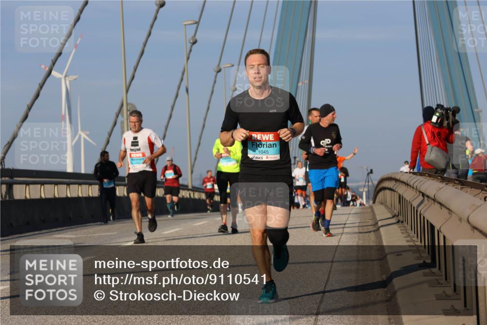 03.10.2025 - Köhlbrandbrückenlauf Strokosch-Dieckow http://msf.ph/oto/9110541 03.10.2025 09:42:26 Position 2 1045 meine-sportfotos.de