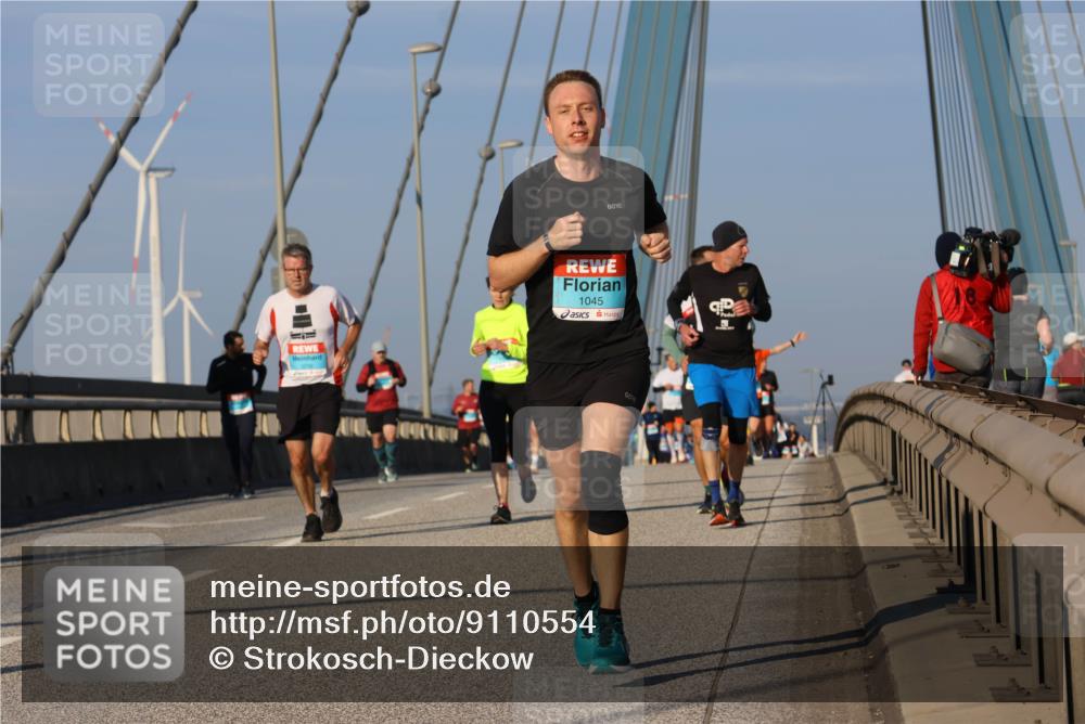 03.10.2025 - Köhlbrandbrückenlauf Strokosch-Dieckow http://msf.ph/oto/9110554 03.10.2025 09:42:26 Position 2 1045 meine-sportfotos.de