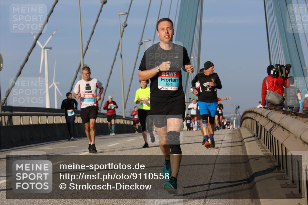 03.10.2025 - Köhlbrandbrückenlauf Strokosch-Dieckow http://msf.ph/oto/9110558 03.10.2025 09:42:26 Position 2 1045 meine-sportfotos.de