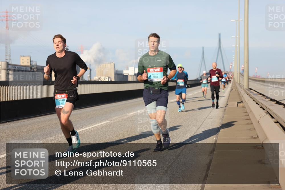 03.10.2025 - Köhlbrandbrückenlauf Lena Gebhardt http://msf.ph/oto/9110565 03.10.2025 09:41:39 Position 2 35, 3763 meine-sportfotos.de