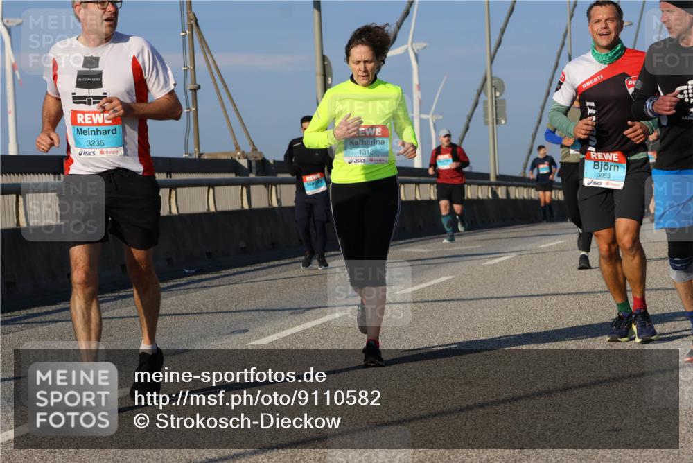 03.10.2025 - Köhlbrandbrückenlauf Strokosch-Dieckow http://msf.ph/oto/9110582 03.10.2025 09:42:32 Position 2 3236, 1312, 3053 meine-sportfotos.de