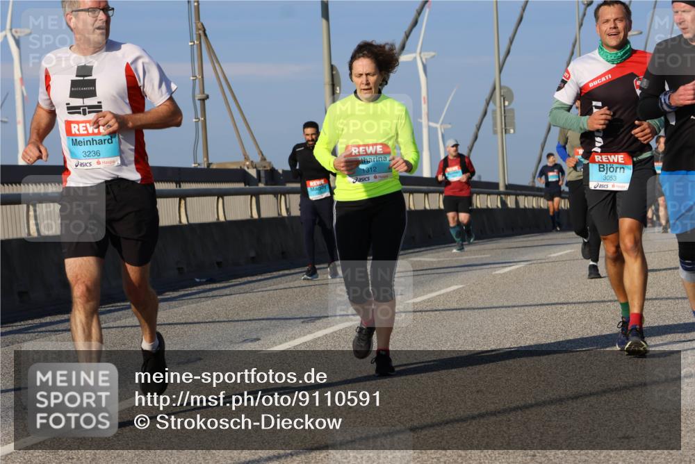 03.10.2025 - Köhlbrandbrückenlauf Strokosch-Dieckow http://msf.ph/oto/9110591 03.10.2025 09:42:32 Position 2 3236, 1312, 3053 meine-sportfotos.de