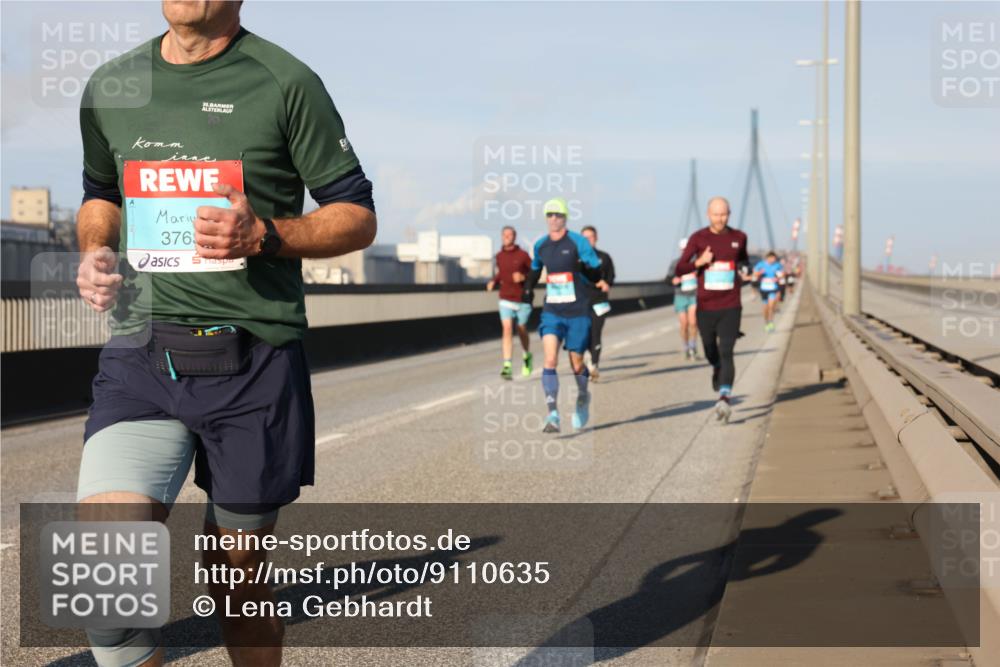 03.10.2025 - Köhlbrandbrückenlauf Lena Gebhardt http://msf.ph/oto/9110635 03.10.2025 09:41:40 Position 2 35, 376 meine-sportfotos.de