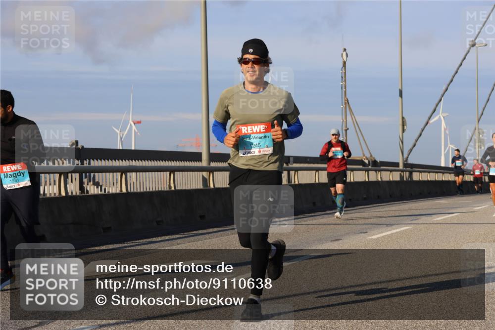 03.10.2025 - Köhlbrandbrückenlauf Strokosch-Dieckow http://msf.ph/oto/9110638 03.10.2025 09:42:37 Position 2 1931, 1245 meine-sportfotos.de
