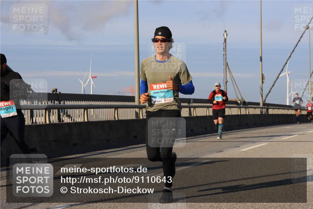 03.10.2025 - Köhlbrandbrückenlauf Strokosch-Dieckow http://msf.ph/oto/9110643 03.10.2025 09:42:37 Position 2 1931, 1245 meine-sportfotos.de