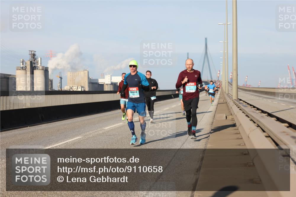 03.10.2025 - Köhlbrandbrückenlauf Lena Gebhardt http://msf.ph/oto/9110658 03.10.2025 09:41:40 Position 2 3834 meine-sportfotos.de