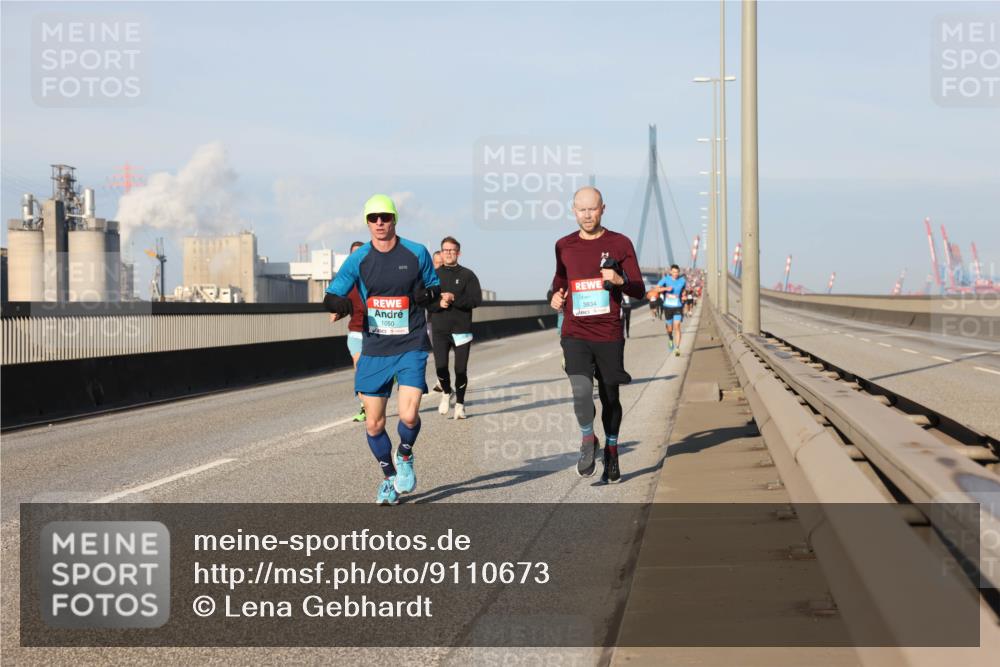 03.10.2025 - Köhlbrandbrückenlauf Lena Gebhardt http://msf.ph/oto/9110673 03.10.2025 09:41:41 Position 2 1050, 3834 meine-sportfotos.de