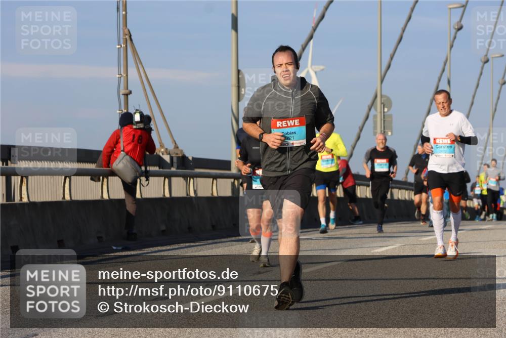 03.10.2025 - Köhlbrandbrückenlauf Strokosch-Dieckow http://msf.ph/oto/9110675 03.10.2025 09:42:43 Position 2 3721, 2672 meine-sportfotos.de