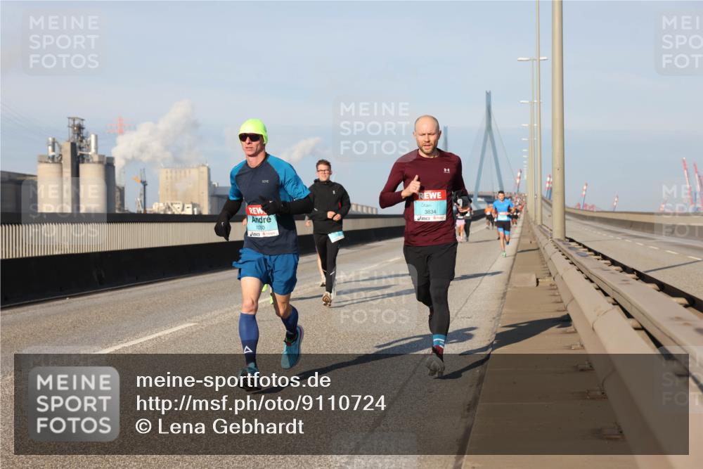 03.10.2025 - Köhlbrandbrückenlauf Lena Gebhardt http://msf.ph/oto/9110724 03.10.2025 09:41:41 Position 2 1050, 3834 meine-sportfotos.de