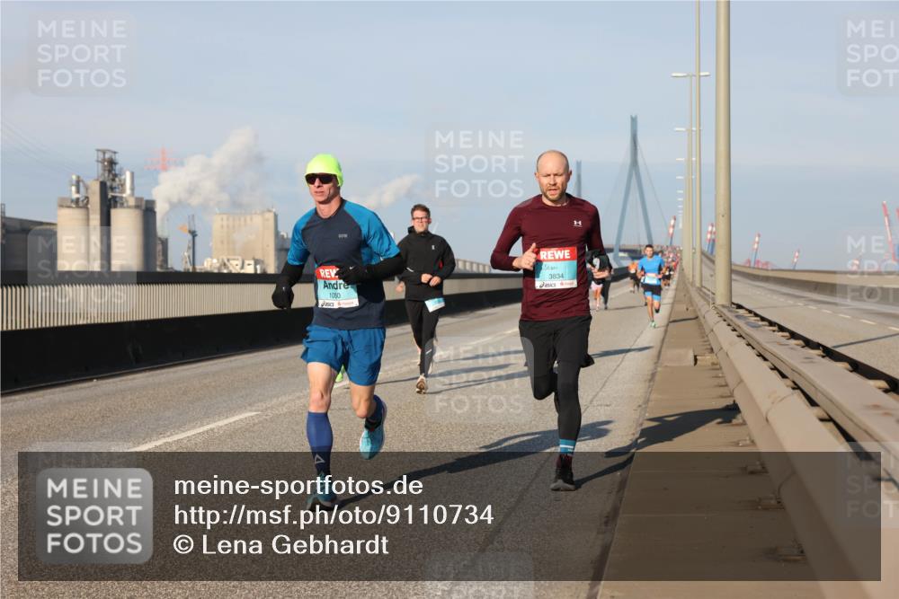 03.10.2025 - Köhlbrandbrückenlauf Lena Gebhardt http://msf.ph/oto/9110734 03.10.2025 09:41:41 Position 2 1050, 3834 meine-sportfotos.de