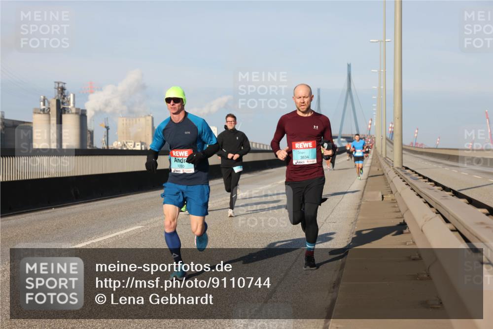 03.10.2025 - Köhlbrandbrückenlauf Lena Gebhardt http://msf.ph/oto/9110744 03.10.2025 09:41:41 Position 2 1050, 3834 meine-sportfotos.de