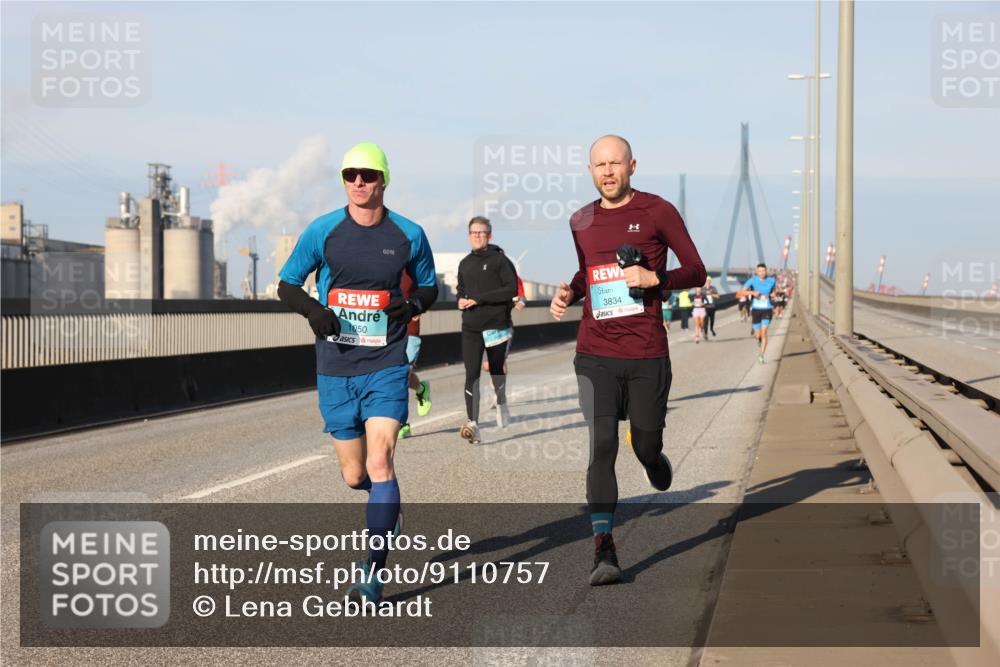 03.10.2025 - Köhlbrandbrückenlauf Lena Gebhardt http://msf.ph/oto/9110757 03.10.2025 09:41:42 Position 2 1050, 3834 meine-sportfotos.de