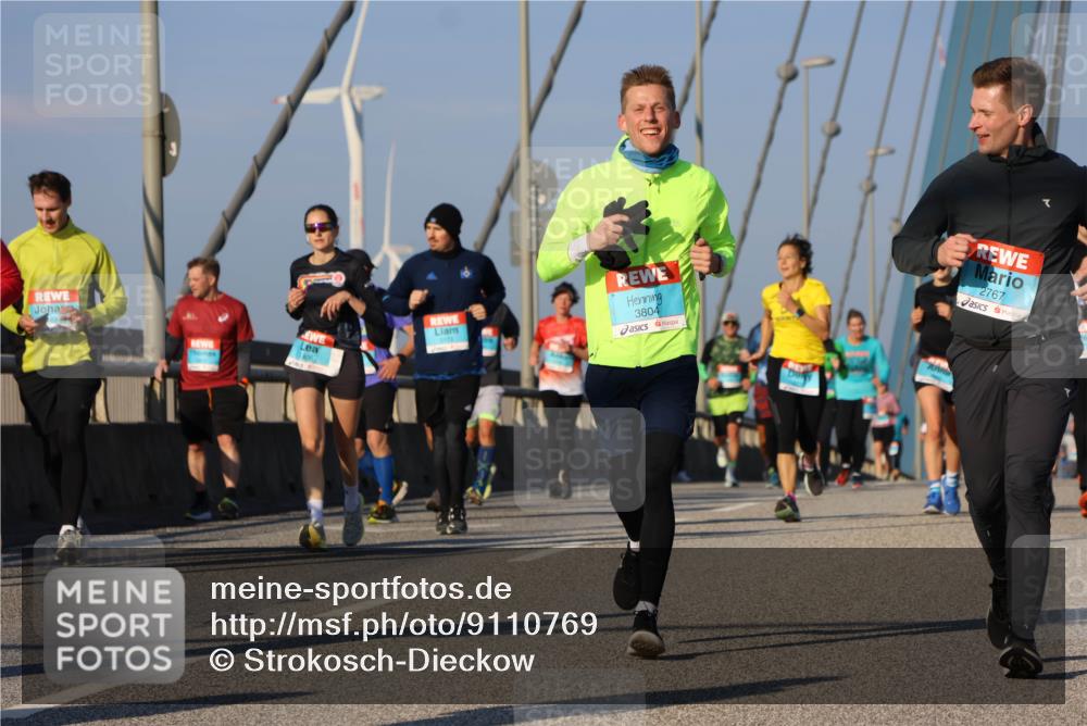03.10.2025 - Köhlbrandbrückenlauf Strokosch-Dieckow http://msf.ph/oto/9110769 03.10.2025 09:42:58 Position 2 3804, 2767, 406 meine-sportfotos.de