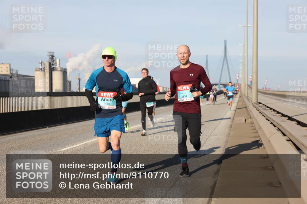 03.10.2025 - Köhlbrandbrückenlauf Lena Gebhardt http://msf.ph/oto/9110770 03.10.2025 09:41:42 Position 2 1, 1050, 3834 meine-sportfotos.de