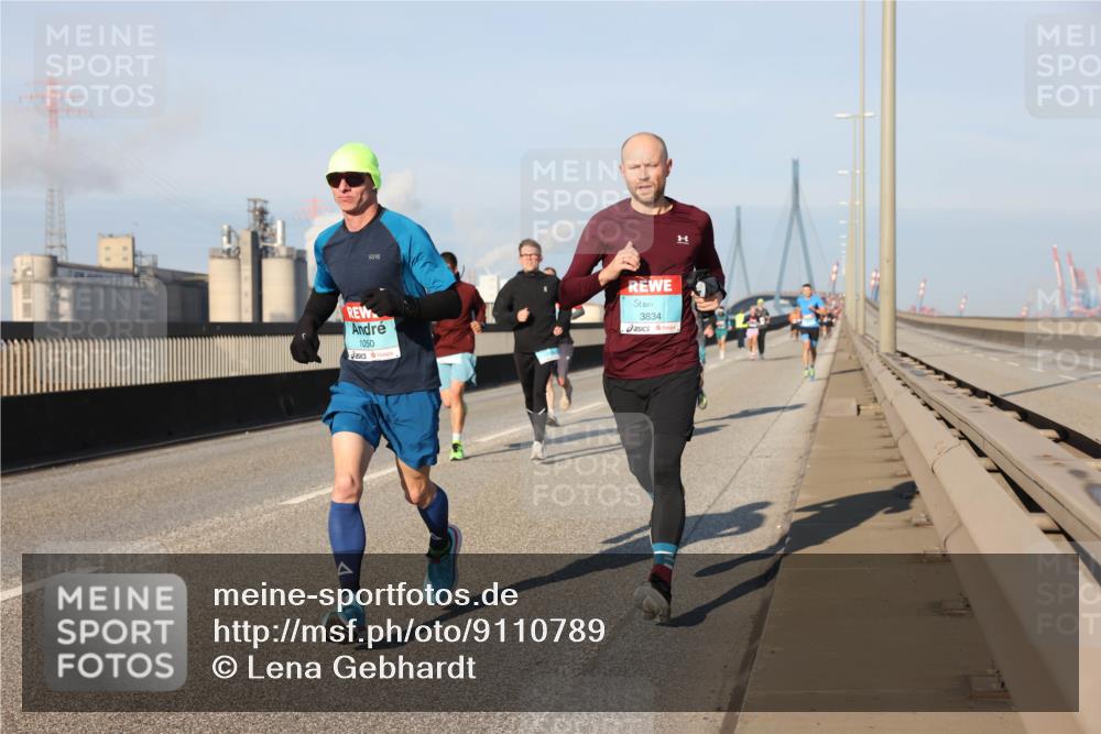 03.10.2025 - Köhlbrandbrückenlauf Lena Gebhardt http://msf.ph/oto/9110789 03.10.2025 09:41:42 Position 2 1050, 3834 meine-sportfotos.de