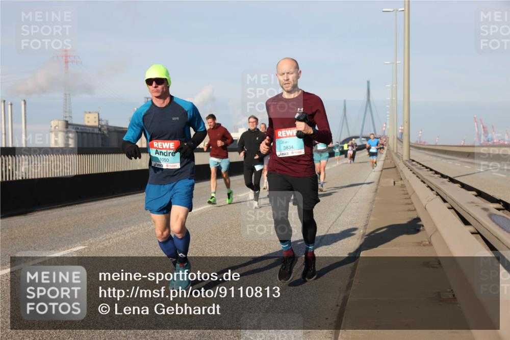 03.10.2025 - Köhlbrandbrückenlauf Lena Gebhardt http://msf.ph/oto/9110813 03.10.2025 09:41:42 Position 2 1, 1050, 3834 meine-sportfotos.de