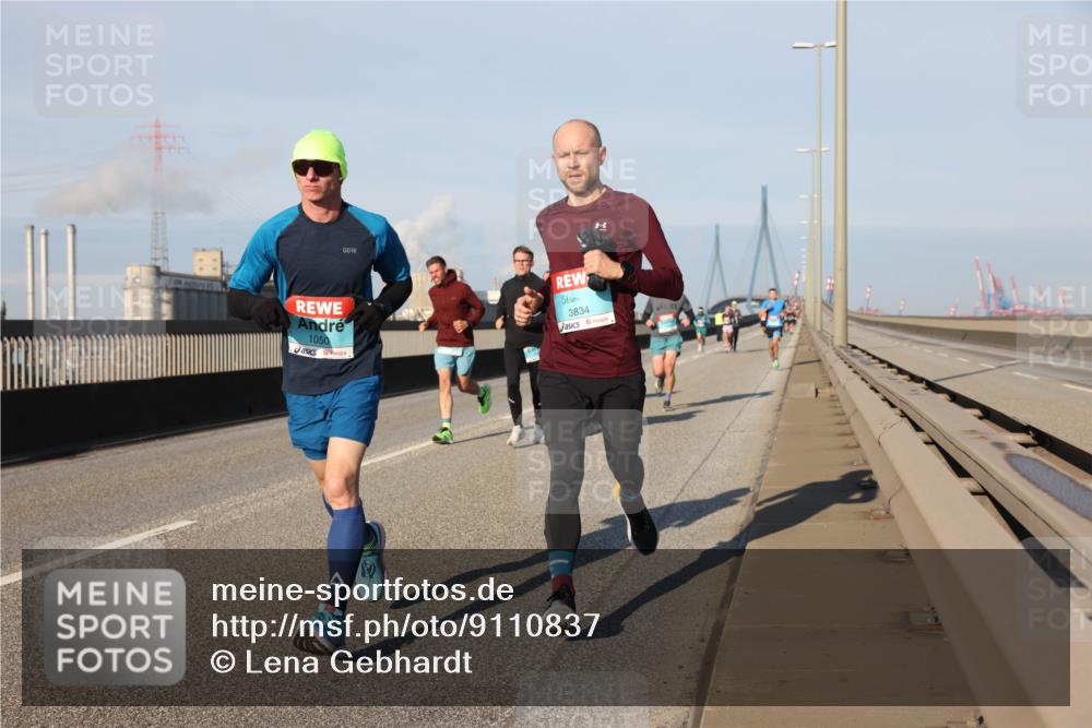 03.10.2025 - Köhlbrandbrückenlauf Lena Gebhardt http://msf.ph/oto/9110837 03.10.2025 09:41:42 Position 2 1050, 3834 meine-sportfotos.de