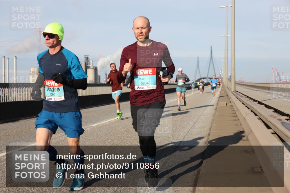03.10.2025 - Köhlbrandbrückenlauf Lena Gebhardt http://msf.ph/oto/9110856 03.10.2025 09:41:42 Position 2 1050, 3834 meine-sportfotos.de