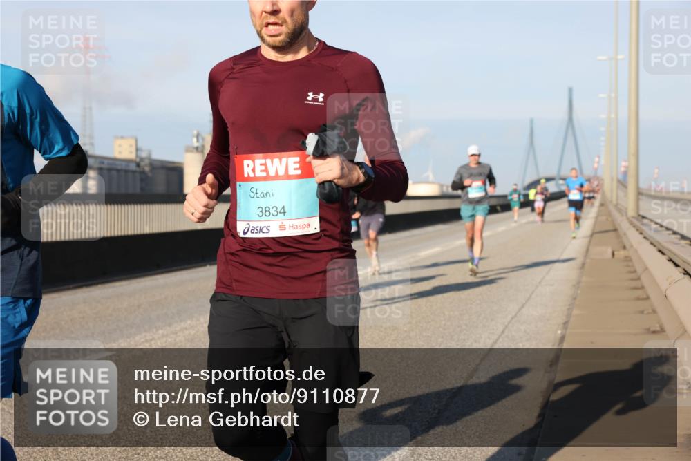 03.10.2025 - Köhlbrandbrückenlauf Lena Gebhardt http://msf.ph/oto/9110877 03.10.2025 09:41:43 Position 2 3834 meine-sportfotos.de