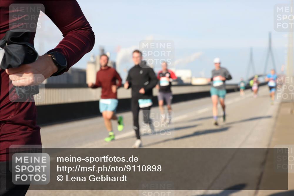 03.10.2025 - Köhlbrandbrückenlauf Lena Gebhardt http://msf.ph/oto/9110898 03.10.2025 09:41:43 Position 2  meine-sportfotos.de