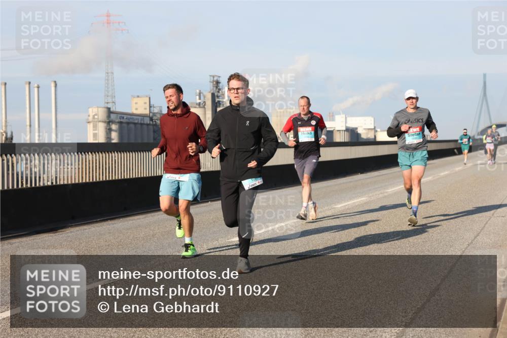 03.10.2025 - Köhlbrandbrückenlauf Lena Gebhardt http://msf.ph/oto/9110927 03.10.2025 09:41:43 Position 2 10 meine-sportfotos.de