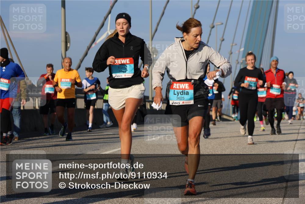 03.10.2025 - Köhlbrandbrückenlauf Strokosch-Dieckow http://msf.ph/oto/9110934 03.10.2025 09:43:14 Position 2 3121, 3753, 3625 meine-sportfotos.de