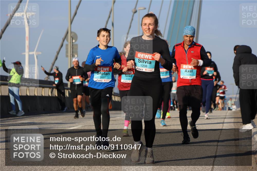 03.10.2025 - Köhlbrandbrückenlauf Strokosch-Dieckow http://msf.ph/oto/9110947 03.10.2025 09:43:17 Position 2 3497, 2084, 1208, 1134 meine-sportfotos.de