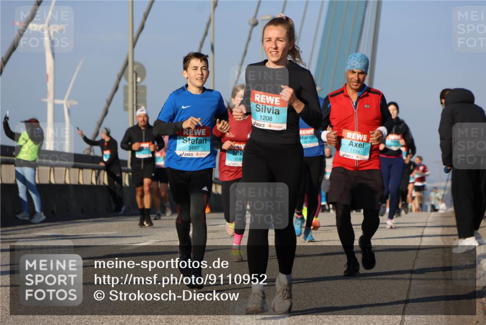 03.10.2025 - Köhlbrandbrückenlauf Strokosch-Dieckow http://msf.ph/oto/9110952 03.10.2025 09:43:17 Position 2 3497, 2084, 1208, 1134 meine-sportfotos.de