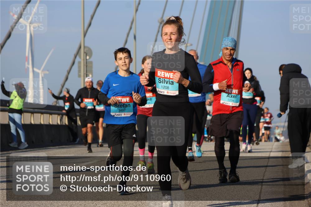 03.10.2025 - Köhlbrandbrückenlauf Strokosch-Dieckow http://msf.ph/oto/9110960 03.10.2025 09:43:17 Position 2 3497, 1208, 1134 meine-sportfotos.de