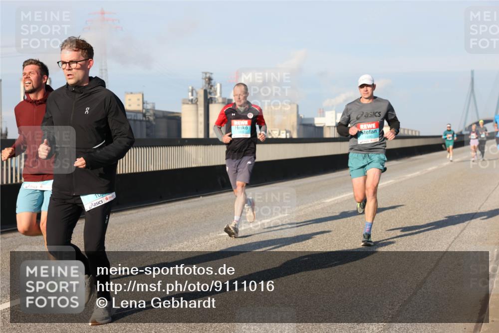 03.10.2025 - Köhlbrandbrückenlauf Lena Gebhardt http://msf.ph/oto/9111016 03.10.2025 09:41:44 Position 2 10, 1490 meine-sportfotos.de