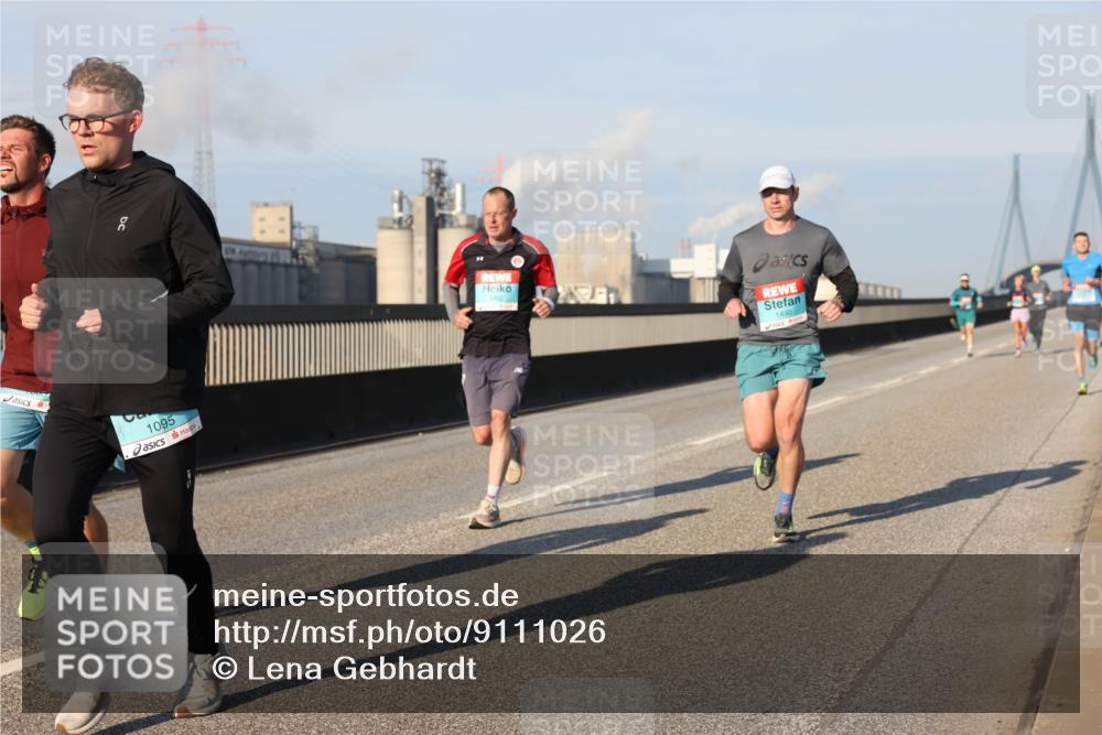 03.10.2025 - Köhlbrandbrückenlauf Lena Gebhardt http://msf.ph/oto/9111026 03.10.2025 09:41:44 Position 2 1095, 1490 meine-sportfotos.de