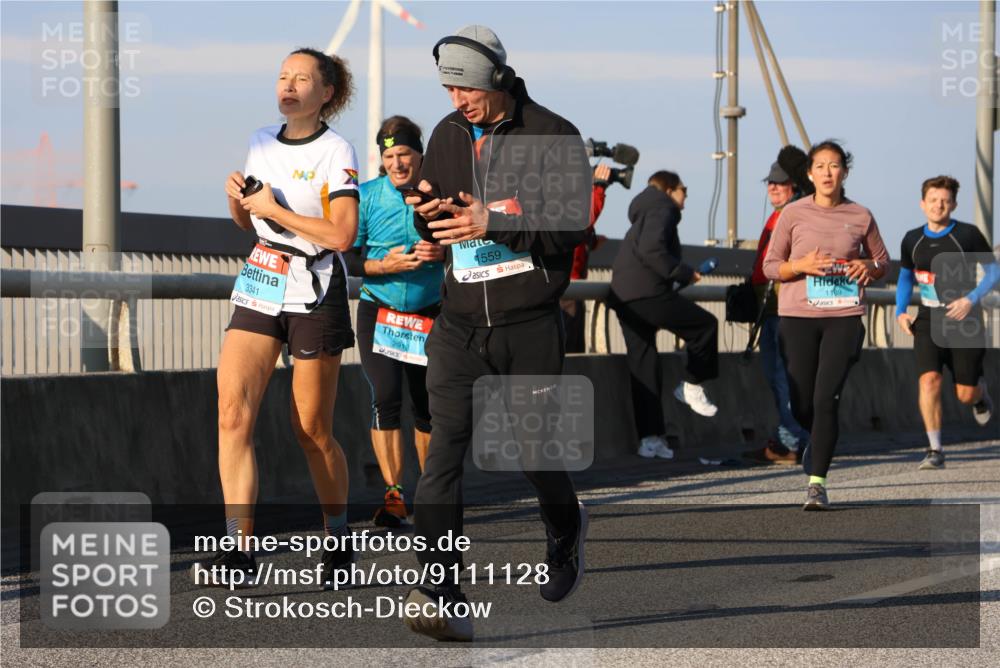 03.10.2025 - Köhlbrandbrückenlauf Strokosch-Dieckow http://msf.ph/oto/9111128 03.10.2025 09:43:34 Position 2 3341, 2013, 1559, 1189 meine-sportfotos.de