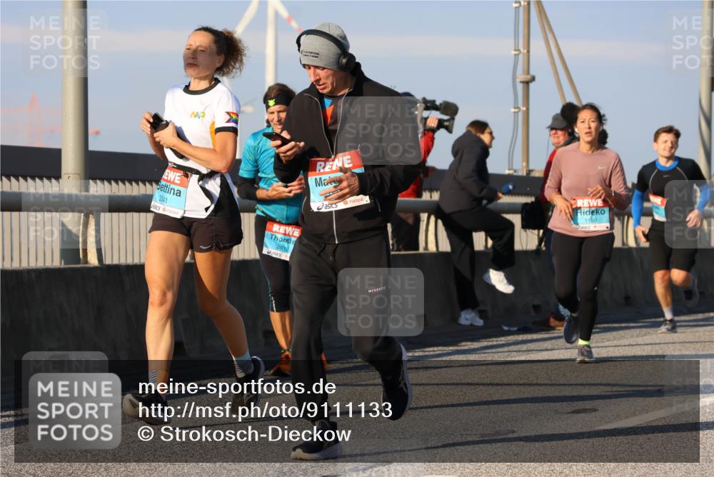 03.10.2025 - Köhlbrandbrückenlauf Strokosch-Dieckow http://msf.ph/oto/9111133 03.10.2025 09:43:34 Position 2 3341, 2913, 1189 meine-sportfotos.de