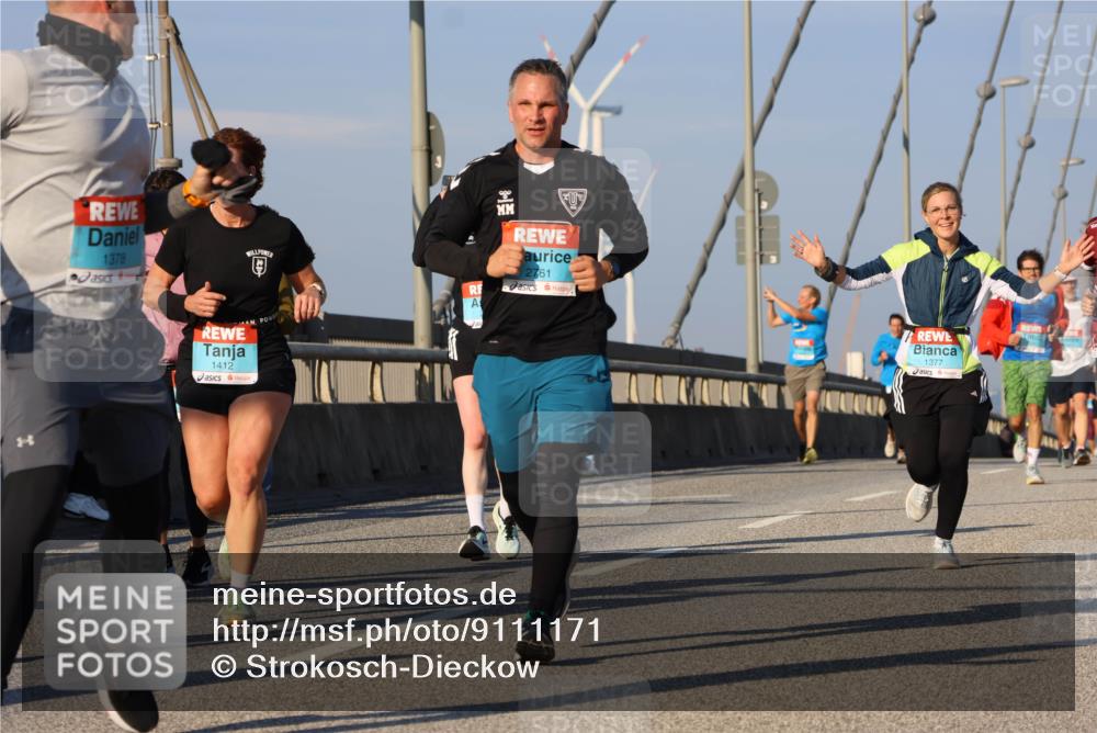 03.10.2025 - Köhlbrandbrückenlauf Strokosch-Dieckow http://msf.ph/oto/9111171 03.10.2025 09:43:38 Position 2 1378, 1412, 2761, 1377 meine-sportfotos.de
