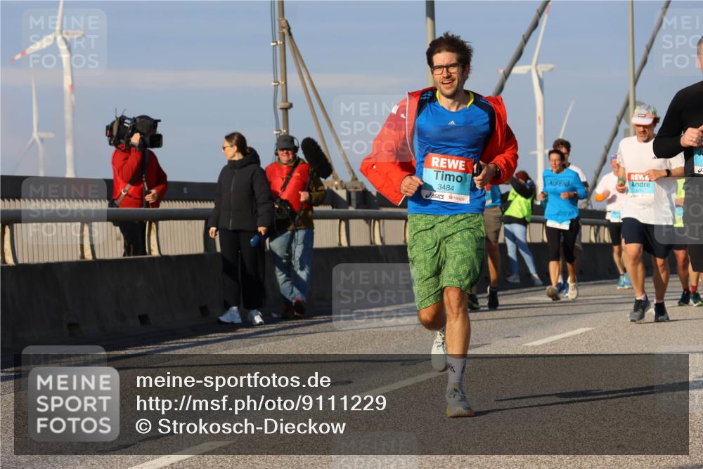 03.10.2025 - Köhlbrandbrückenlauf Strokosch-Dieckow http://msf.ph/oto/9111229 03.10.2025 09:43:46 Position 2 3484, 3481 meine-sportfotos.de