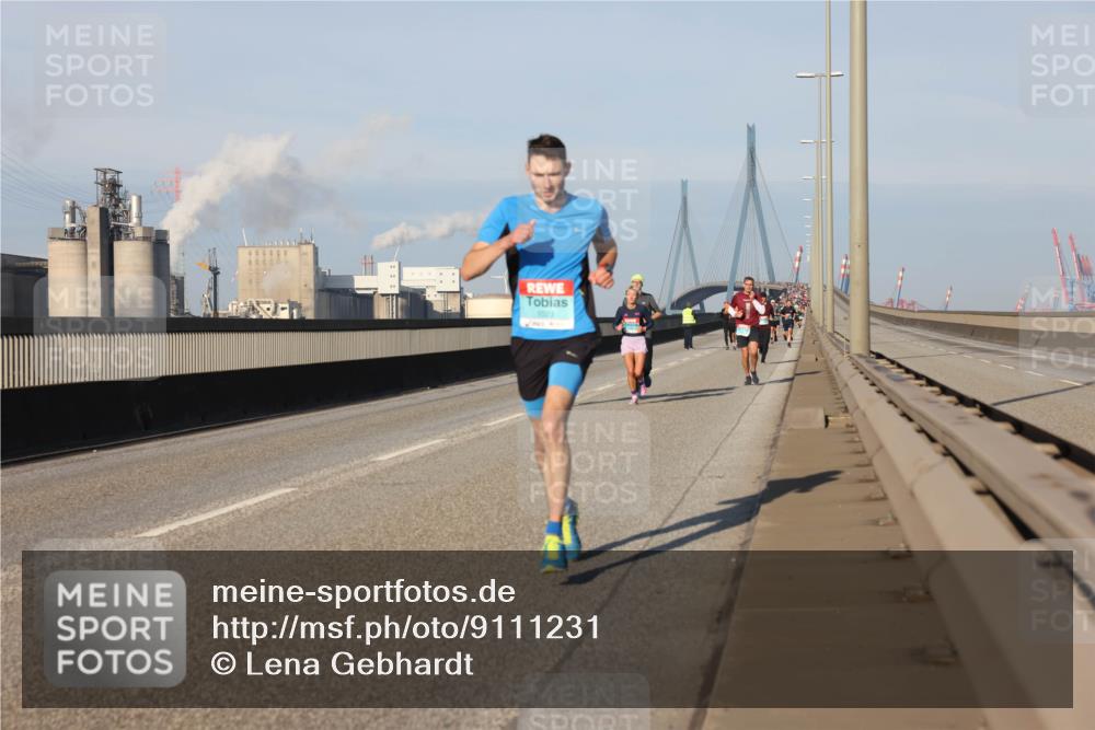 03.10.2025 - Köhlbrandbrückenlauf Lena Gebhardt http://msf.ph/oto/9111231 03.10.2025 09:41:48 Position 2  meine-sportfotos.de
