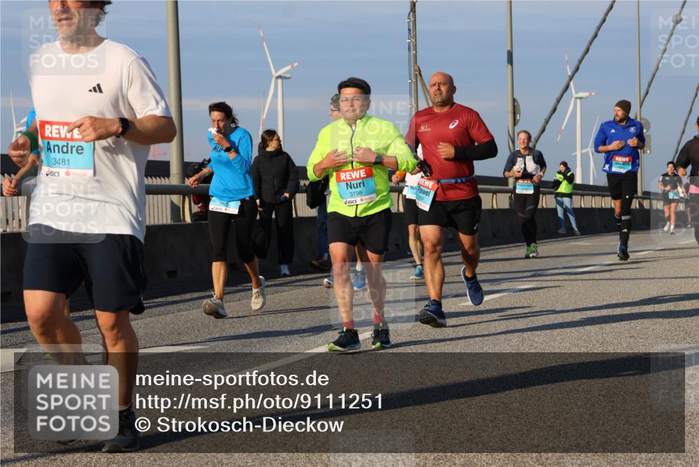 03.10.2025 - Köhlbrandbrückenlauf Strokosch-Dieckow http://msf.ph/oto/9111251 03.10.2025 09:43:52 Position 2 3481, 3198, 3425 meine-sportfotos.de