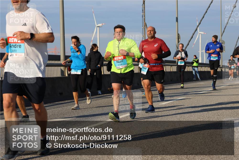 03.10.2025 - Köhlbrandbrückenlauf Strokosch-Dieckow http://msf.ph/oto/9111258 03.10.2025 09:43:52 Position 2 3481, 3425, 3198 meine-sportfotos.de