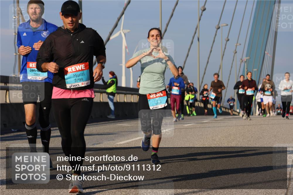 03.10.2025 - Köhlbrandbrückenlauf Strokosch-Dieckow http://msf.ph/oto/9111312 03.10.2025 09:43:55 Position 2 2029, 3799, 3797 meine-sportfotos.de