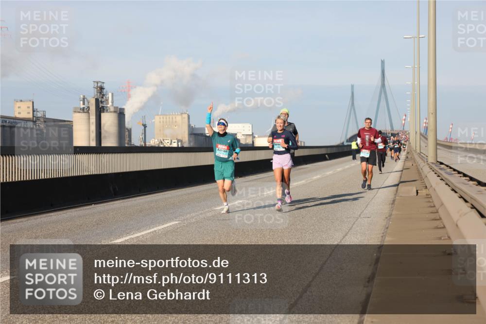 03.10.2025 - Köhlbrandbrückenlauf Lena Gebhardt http://msf.ph/oto/9111313 03.10.2025 09:41:52 Position 2  meine-sportfotos.de