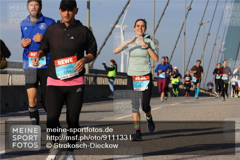 03.10.2025 - Köhlbrandbrückenlauf Strokosch-Dieckow http://msf.ph/oto/9111331 03.10.2025 09:43:56 Position 2 3799, 3797 meine-sportfotos.de