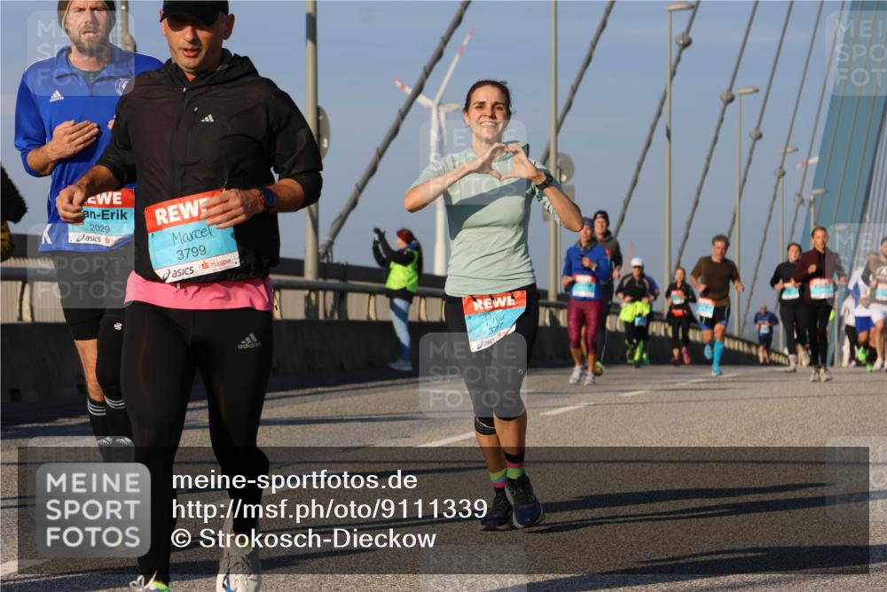 03.10.2025 - Köhlbrandbrückenlauf Strokosch-Dieckow http://msf.ph/oto/9111339 03.10.2025 09:43:56 Position 2 2029, 3799, 3717 meine-sportfotos.de