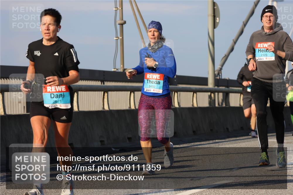 03.10.2025 - Köhlbrandbrückenlauf Strokosch-Dieckow http://msf.ph/oto/9111359 03.10.2025 09:44:02 Position 2 2671, 3492, 2323 meine-sportfotos.de
